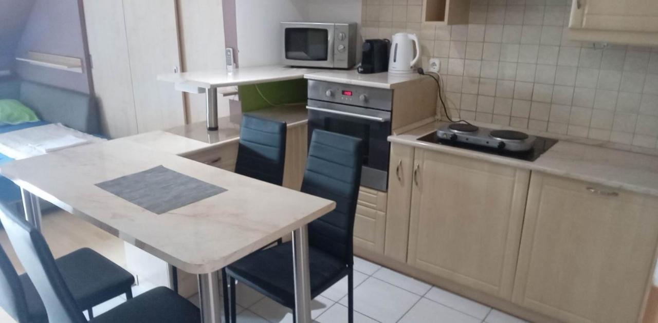 Levendula Apartment Bekescsaba Bagian luar foto